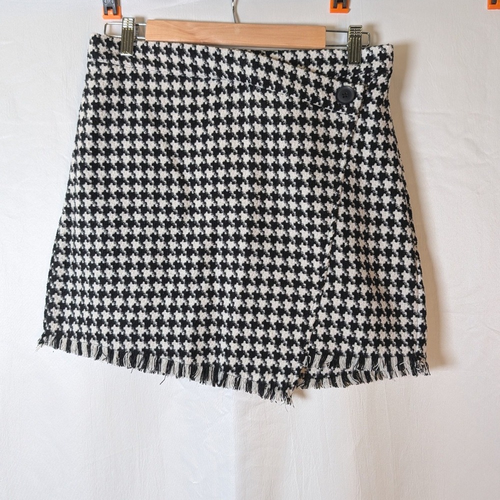 SO Black White Houndstooth Skort Tweed Fringe Hem Wrap Front Mini Skirt Large